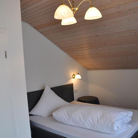 Gaestehaus Ullmannshof Kirchheim am Neckar Pokoj fotografie
