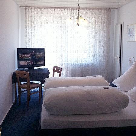 Gaestehaus Ullmannshof Kirchheim am Neckar Pokoj fotografie